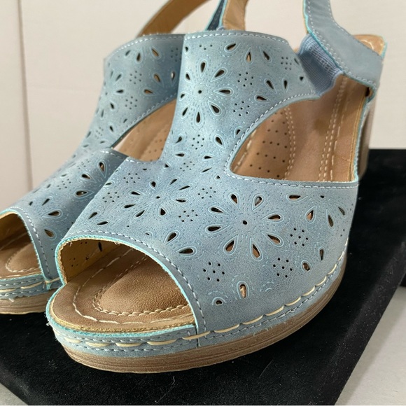 Good Choice Shoes Bandi Floral Cutout Slingback Block Heel Sandals Blue 7W - Picture 7 of 12